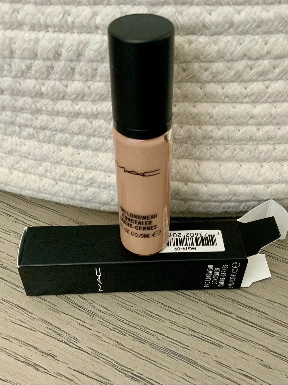 🌸B18 - MAC Cosmetics Pro Longwear Concealer - NW20 🤎